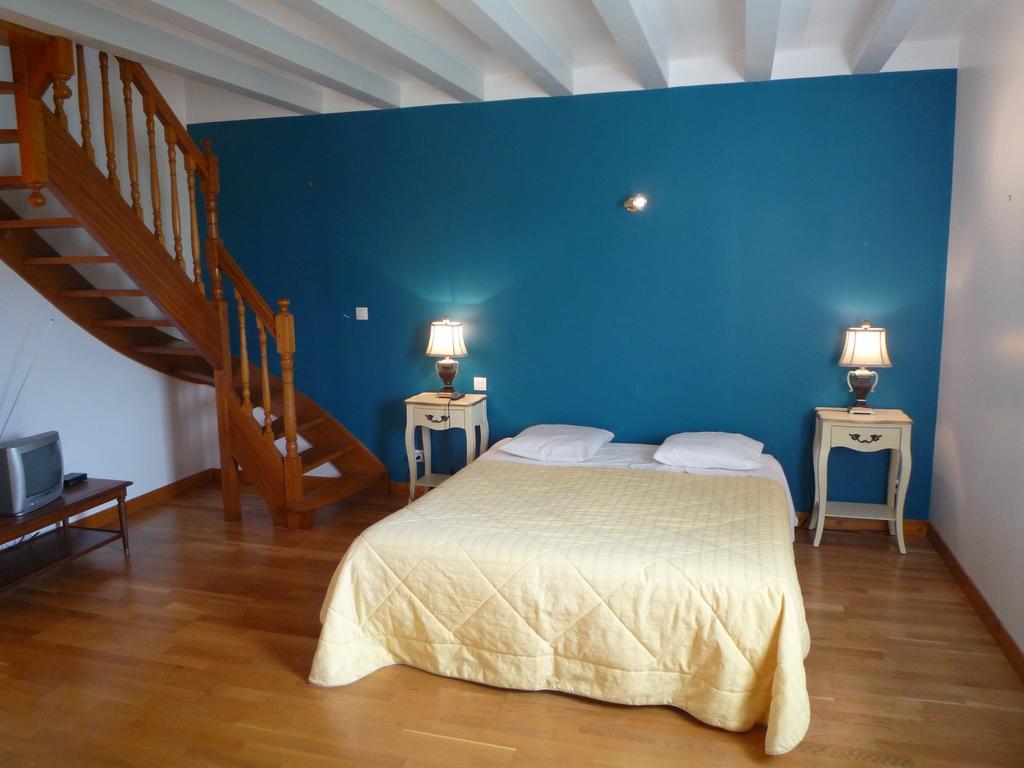 Hotel Le Petit Pont Moncé-en-Belin Esterno foto