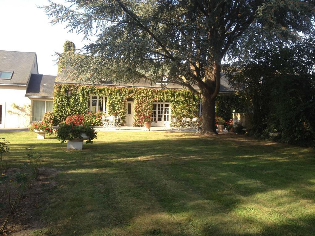 Hotel Le Petit Pont Moncé-en-Belin Esterno foto