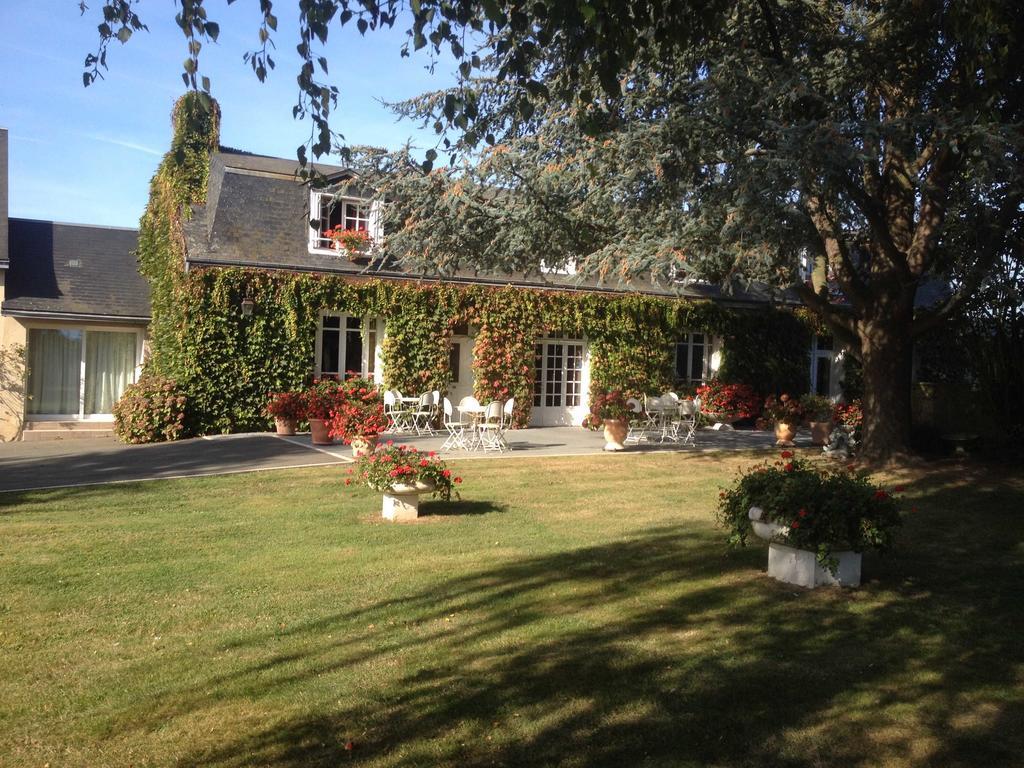 Hotel Le Petit Pont Moncé-en-Belin Esterno foto