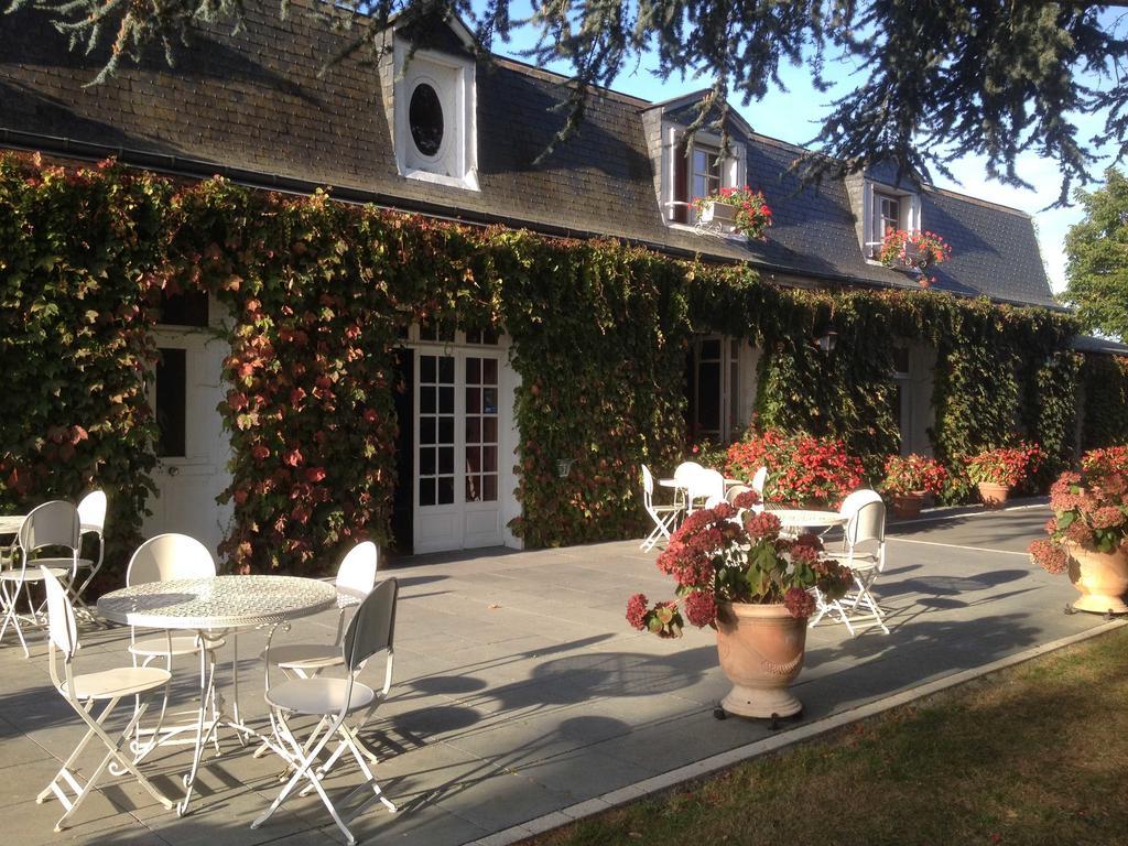 Hotel Le Petit Pont Moncé-en-Belin Esterno foto