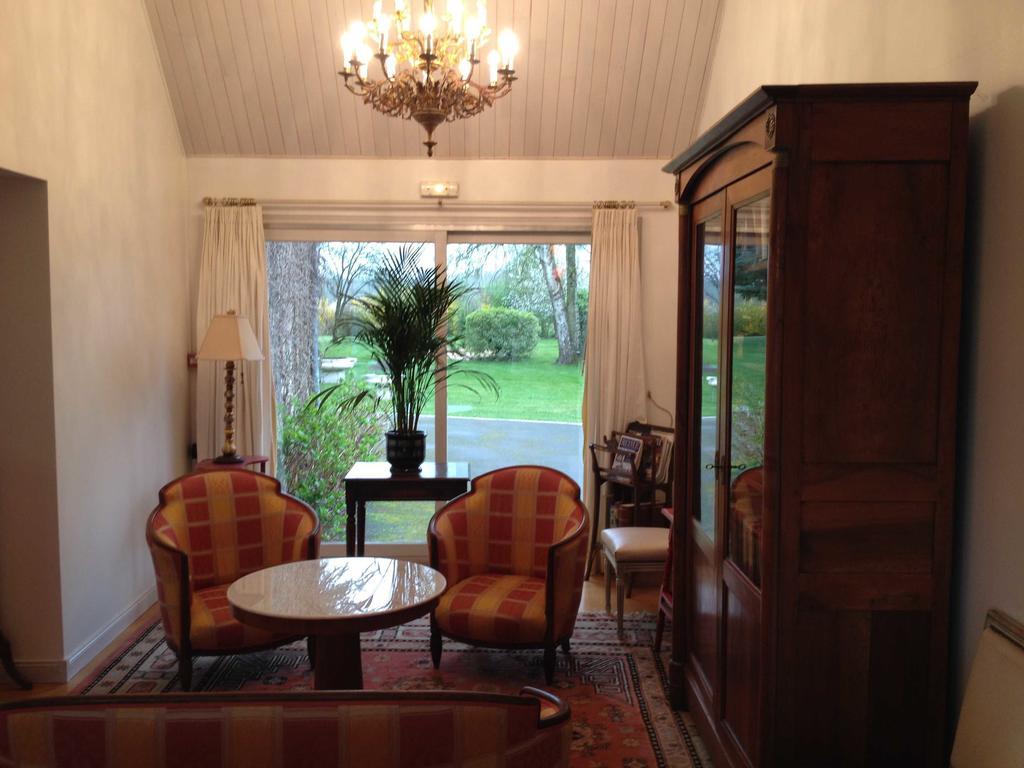 Hotel Le Petit Pont Moncé-en-Belin Esterno foto